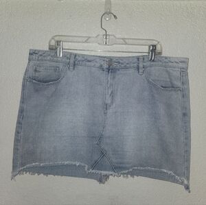 EUC Refuge "Denim Mini Skirt w/ Frayed Hemline" Light Wash🩵XL Waist Approx. 20"